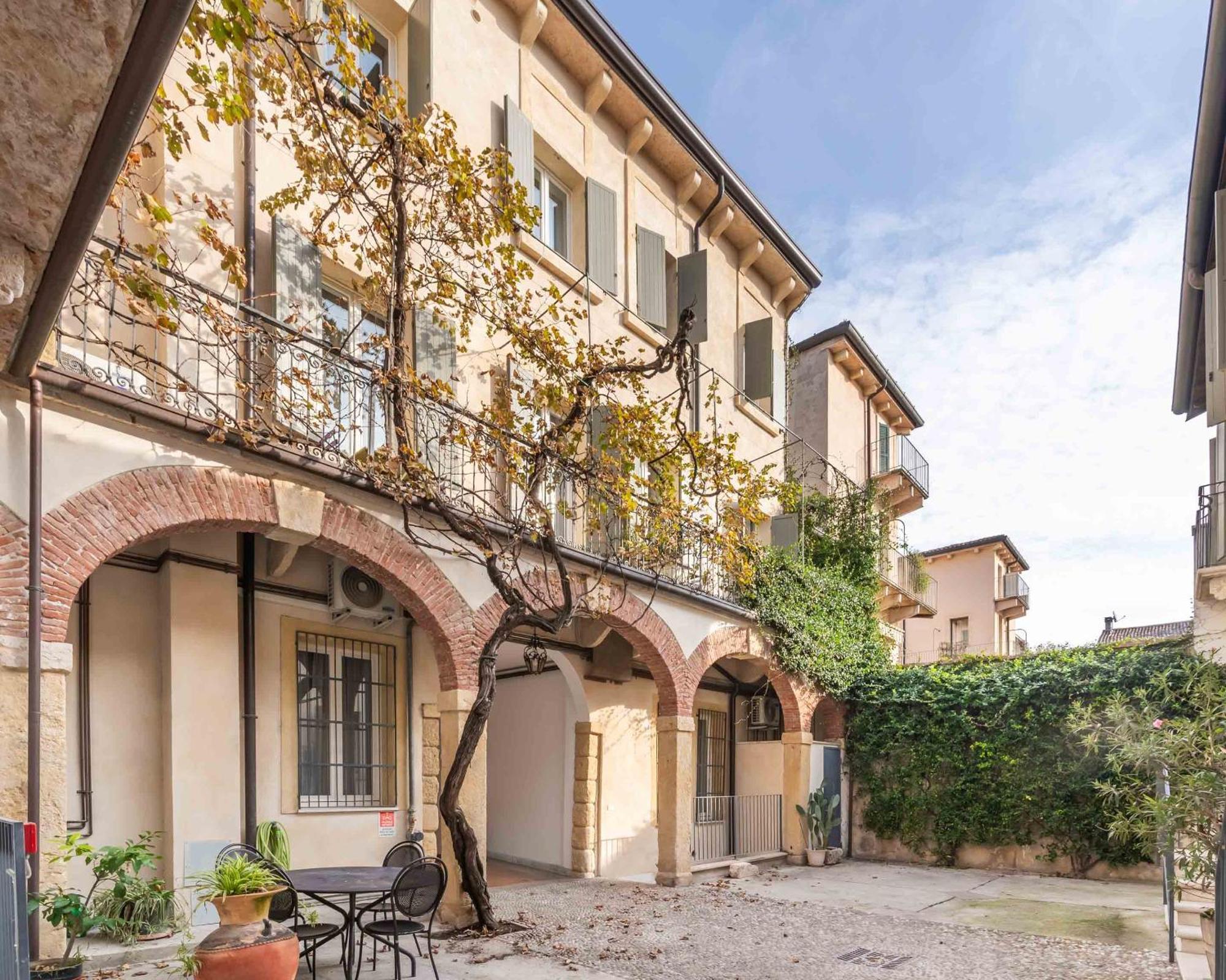 Limehome Verona La Vigna In Citta Luaran gambar